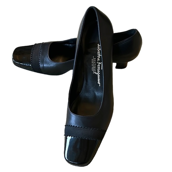 Salvatore Ferragamo Vintage Black & Patent Ribbon Cap Toe Kitten Heels - 6.5 - Picture 2 of 16